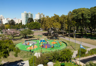 Parque Centenario: Juegos de Vanguardia en Uso